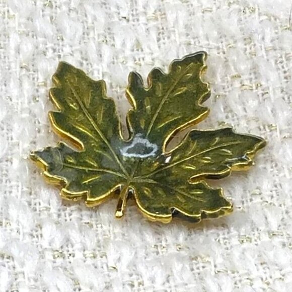 KC Kenneth Cole Enamel Leaf Pin Green Gold Tone - Picture 3 of 4